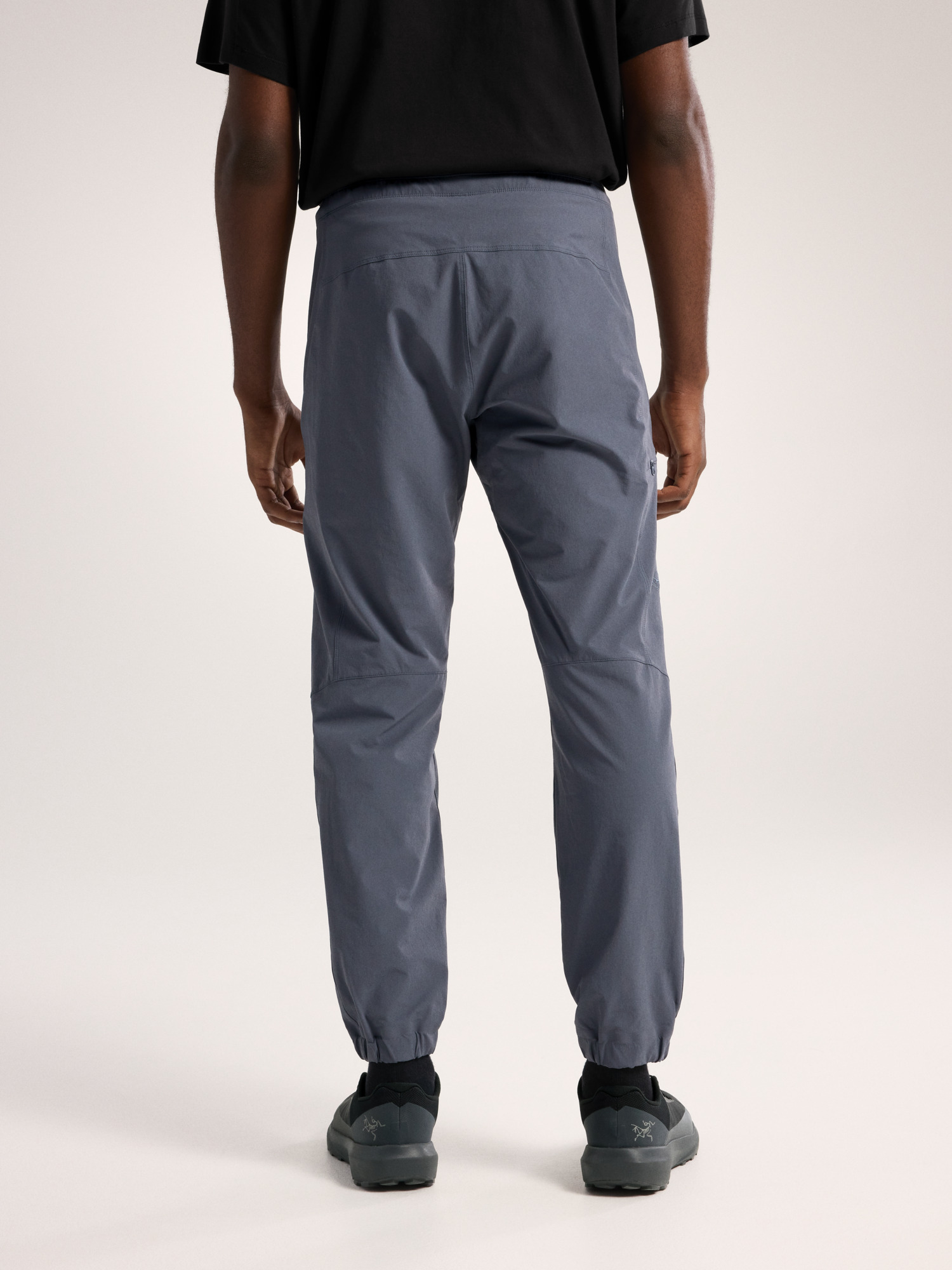 S26-X000010040-Gamma-Jogger-Dk 