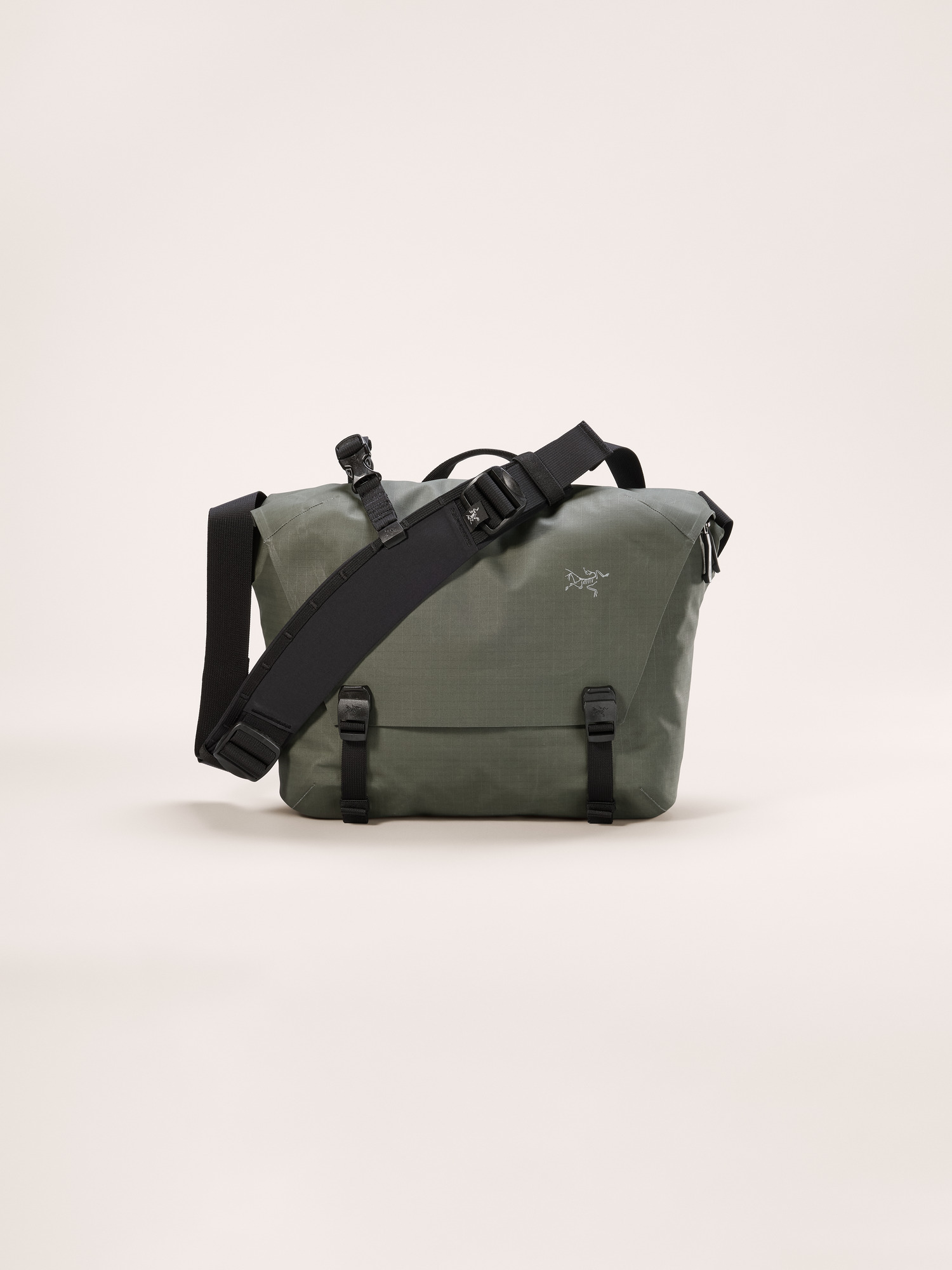 ARC＇TERYX / Granville Crossbody Bag Amazon.com: Arc'teryx Granville Crossbody Bag | Versatile Weather