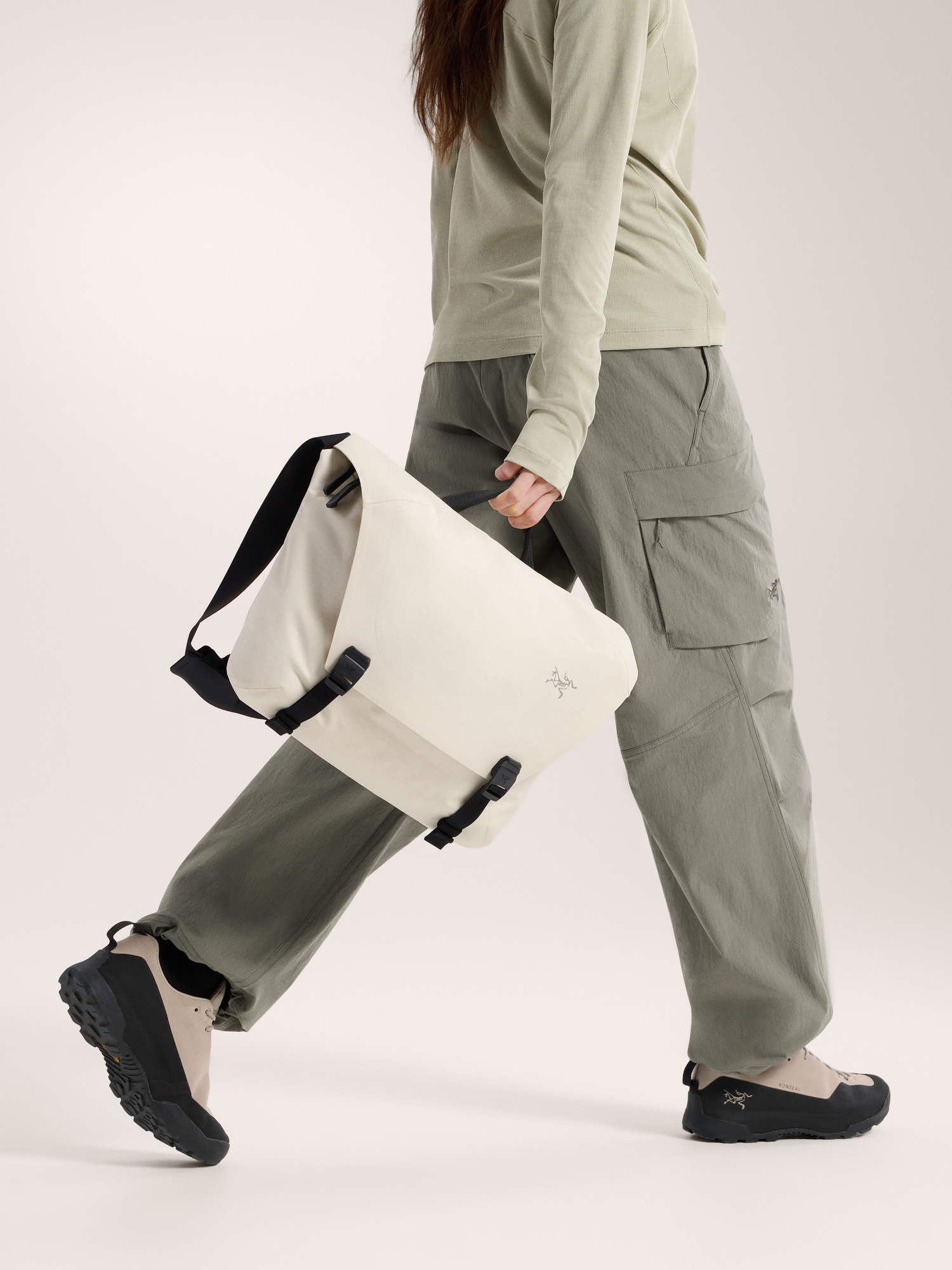 【値下げ】Arc'teryx Granville 10 Courier Bag s-l1200.png